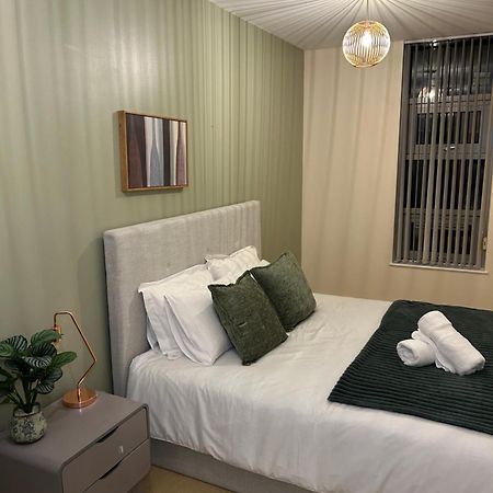 Central Birmingham City Apartment -Smart Tv - Free Parking Onsite 외부 사진