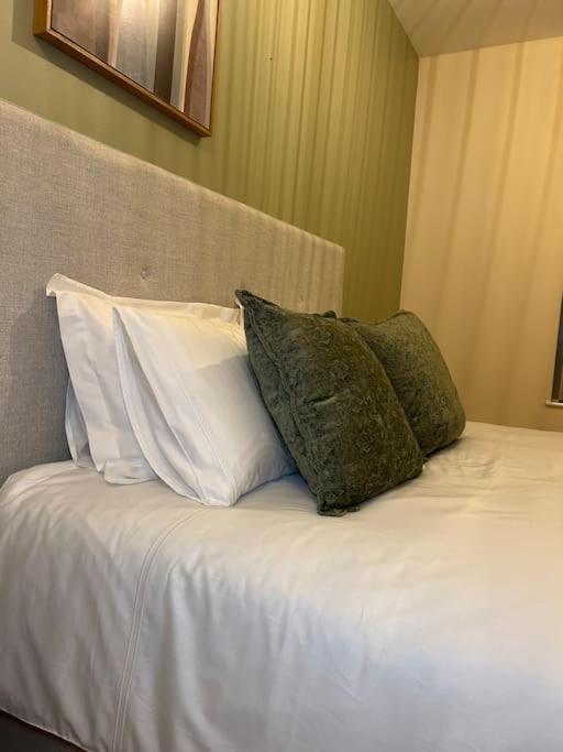 Central Birmingham City Apartment -Smart Tv - Free Parking Onsite 외부 사진