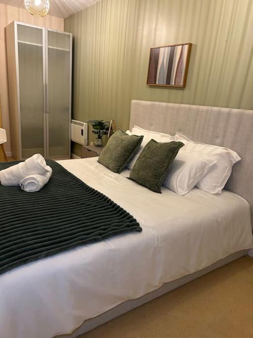 Central Birmingham City Apartment -Smart Tv - Free Parking Onsite 외부 사진