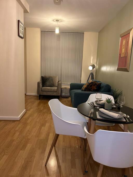 Central Birmingham City Apartment -Smart Tv - Free Parking Onsite 외부 사진