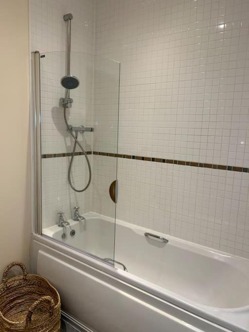 Central Birmingham City Apartment -Smart Tv - Free Parking Onsite 외부 사진