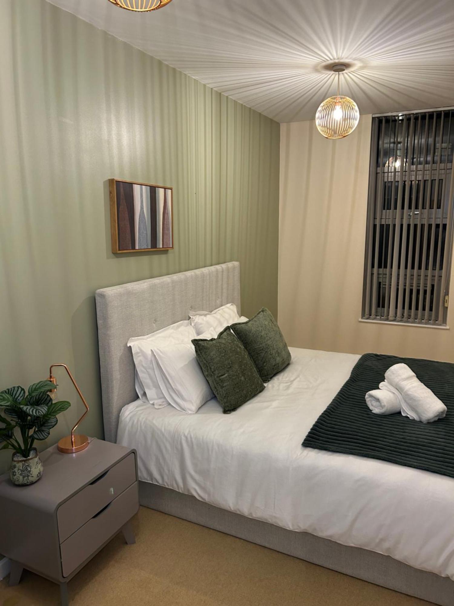 Central Birmingham City Apartment -Smart Tv - Free Parking Onsite 외부 사진